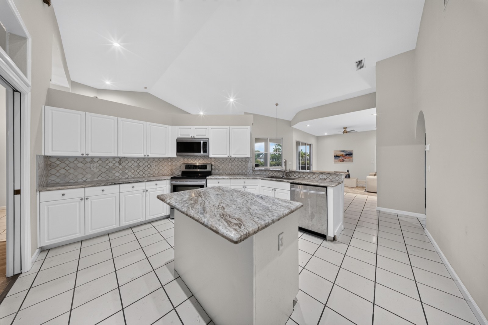 2628 White Cedar Lane, Naples — photo 3